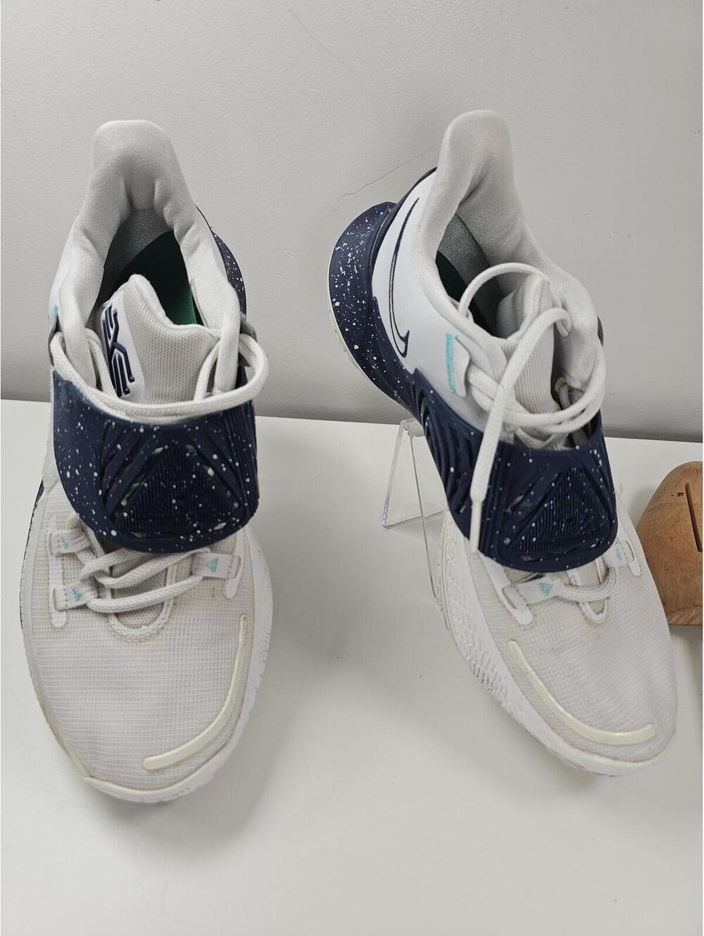 Nike Kyrie 3 Low Team Sz !0